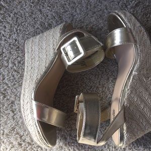 Gold strap wedges